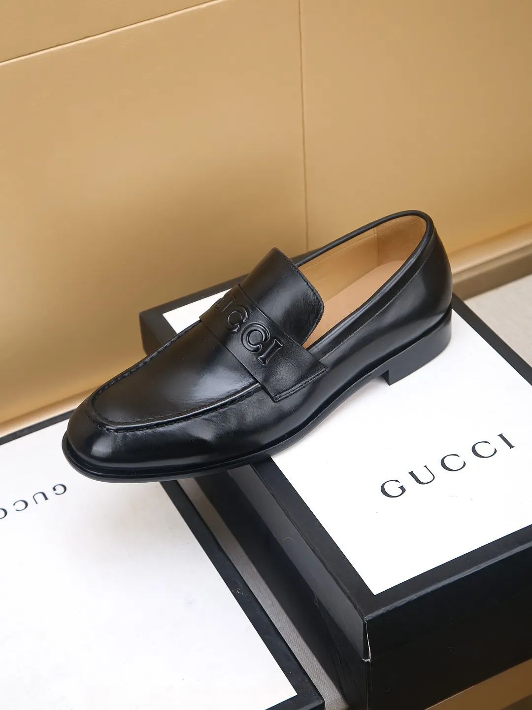 Men's men's shoes 💰460 🆘【GUCCI】Gucci ·🐂里· Hot-selling beanie shoes, top brand luxury, top quality, latest fashion beanie shoes.. The upper is made of original high mercerized smooth cow suede. (Full top layer water-dyed 🐂 leather and lining). The original stylish and stylish soft rubber wear-resistant and non-slip outsole is light and comfortable on the foot, available in 2 colors! Matching code: 39-44 (customized at 38.45.46.47)